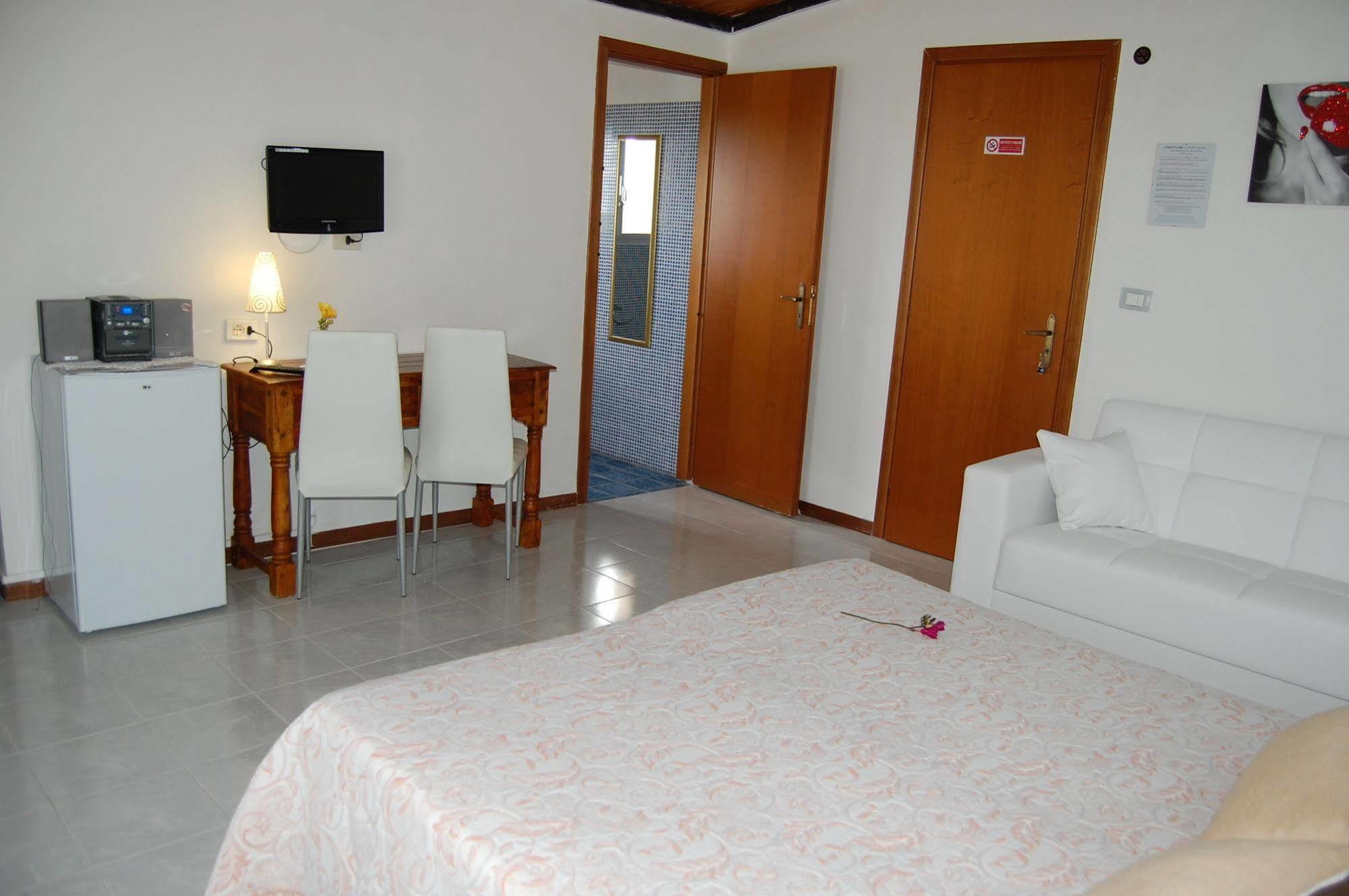 Il Mirto E La Rosa Bed and Breakfast Arenella  Eksteriør billede